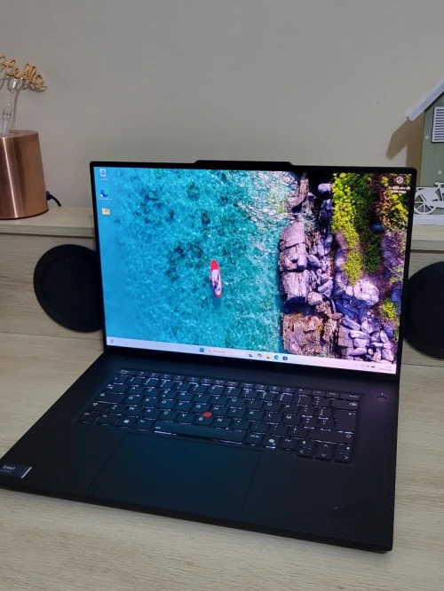 IA THINKPAD P1 | OLED UHD 4K TACTLE | CORE ULTRA 9-185H vPro | NVIDIA RTX 4070 8GB | 32GB RAM | 1TB NVMe | Workstation