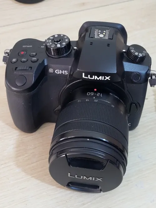 Panasonic Lumix DC-GH5 Appareil photo hybride de 20.3 MP | Vidéo UHD 4K/60p à durée illimitée + OBJECTIF Lumix G Vario 12-60mm f/3.5-5.6 Asph
