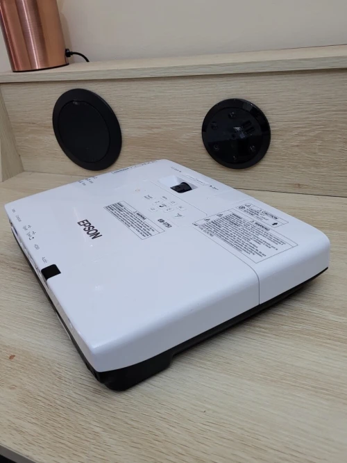 EPSON EB1751 PROJECTEUR 3LCD - PORTABLE - 2600 LUMENS - XGA (1024 x 768) - 4:3 + 2 TÉLÉCOMMANDES