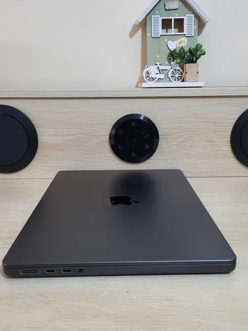 MacBook Pro M3 2024 Noir sidéral | PUCE M3 11 CORE | GPU 14 CORE | 18GB RAM | 512GB SSD | CYCLES 240 | CAPACITÉ BATTERIE 88%