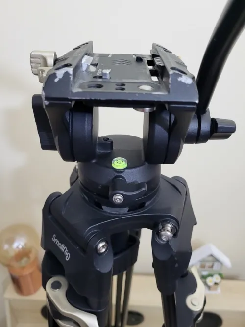 SMALLRIG AD-01 Trépied Vidéo, Trépied en Alliage d'Aluminium de 73"/186cm avec Tête Fluide