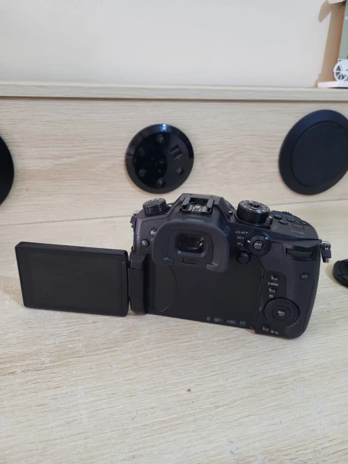 Panasonic Lumix DC-GH5 Appareil photo hybride de 20.3 MP | Vidéo UHD 4K/60p à durée illimitée + OBJECTIF Lumix G Vario 12-60mm f/3.5-5.6 Asph