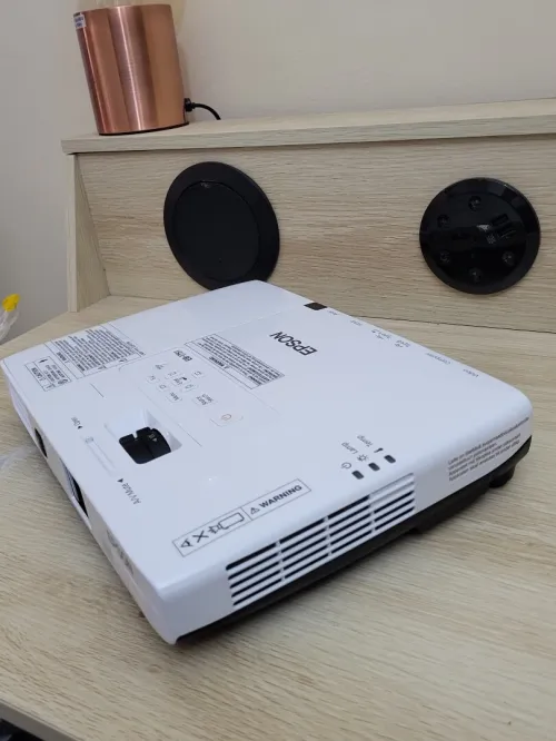 EPSON EB1751 PROJECTEUR 3LCD - PORTABLE - 2600 LUMENS - XGA (1024 x 768) - 4:3 + 2 TÉLÉCOMMANDES