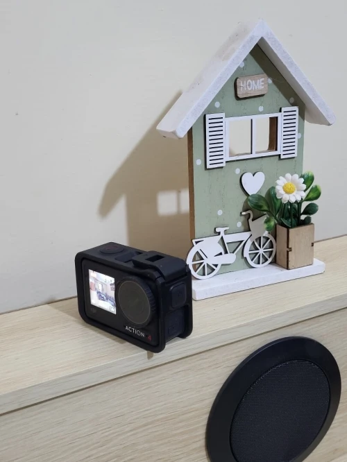 DJI Osmo Action 4 - Caméra d'Action étanche 4K/120 FPS Images saisissantes en Basse lumière 1770mAh
