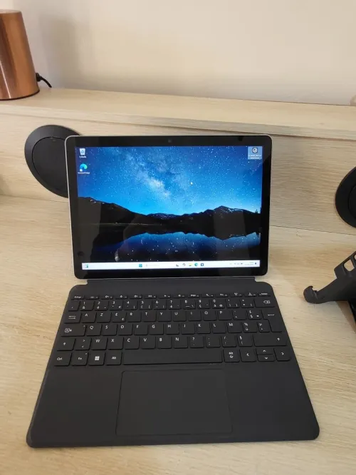 Microsoft Surface GO 4 TACTILE | INTEL N200 | 8GB RAM | 256GB SSD | Poids : 544g