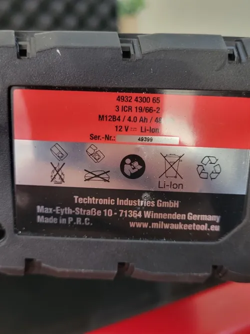 Milwaukee M12 BPS-421X - Set ponceuse polisseuse Li-Ion 12V (1x batterie 4.0Ah & 1x 2.0Ah) dans HD Box - NEUF JAMAIS UTILISÉ.