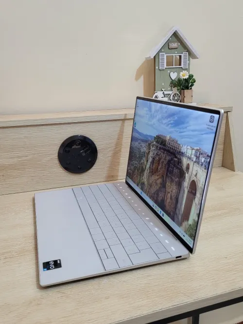 DELL XPS 9320 | EVO CORE i7-1260P | 16GB RAM | 512GB SSD | INTEL IRIS XE GRAPHICS