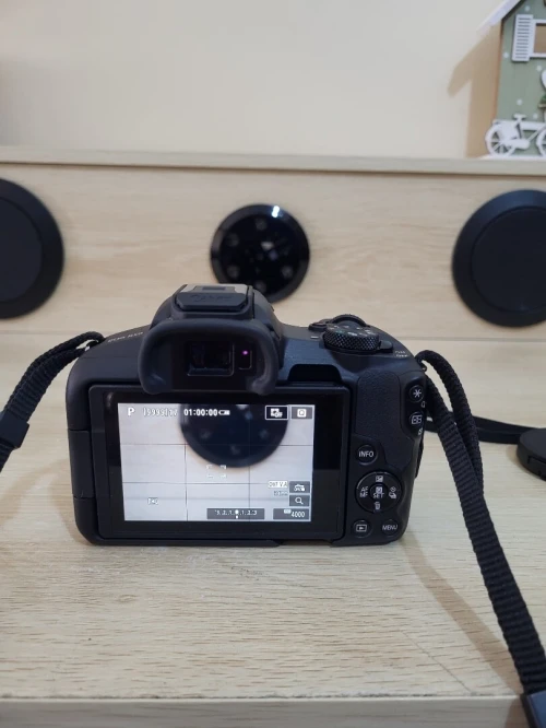 Canon EOS R50 hybride APS-C 24.2Mpx vidéo UHD 4K/30p WiFi + objectif RF-S 18-45mm F4.5-6.3 IS STM