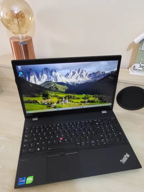ThinkPad P15s GEN 2 | i7-1165G7 | NVIDIA QUADRO T500 4GB | 16GB RAM | 512GB NVMe SSD | WORKSTATION