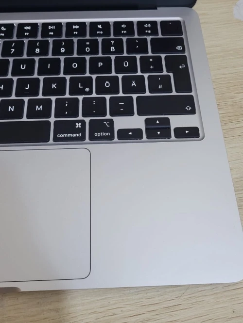 MacBook Air M4 2024 Argent | PUCE M4 8 CORE | GPU 8 CORE | 16GB RAM | 256GB SSD | CYCLES 57 | CAPACITÉ  BATTERIE 100%