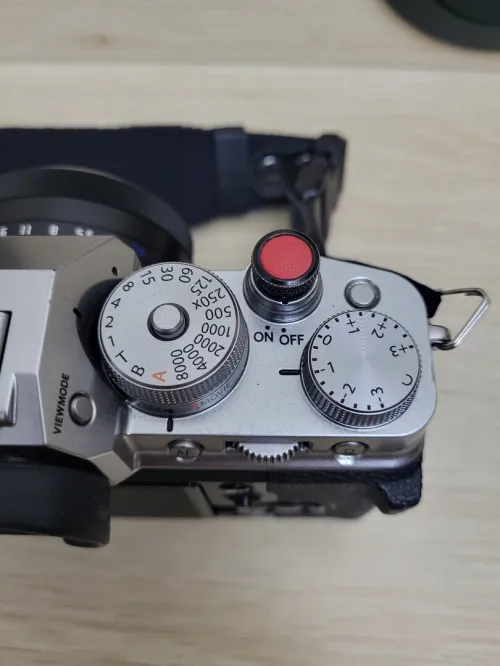 Fujifilm X-T4 sans miroir | 26Mpx | APS-C | 4K/UHD 60 pi/s | + OBLECTIF  TTARTISAN 27mm f/2.8 X AF