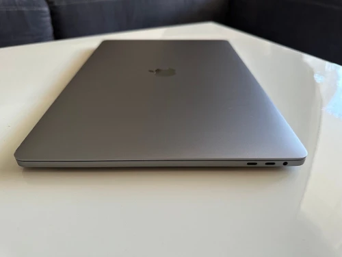 MacBook Pro 16" 2019 | CORE i7 | 16GB RAM | AMD RADEON PRO 5300M 4GB | 512GB SSD |GAMME Workstation
