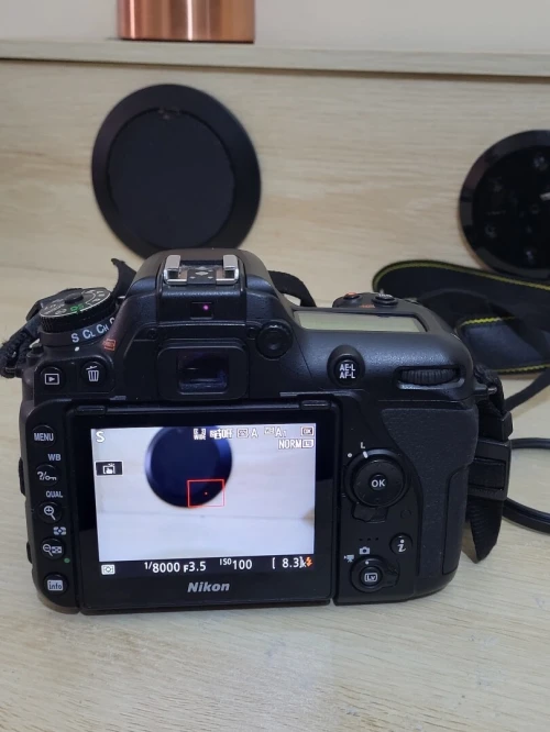 Nikon D7500 DSLR Reflex APS-C DX 20.9 Mégapixels Vidéo 4K UHD + AF-S DX 18-300 mm f/3.5-6.3 G ED VR