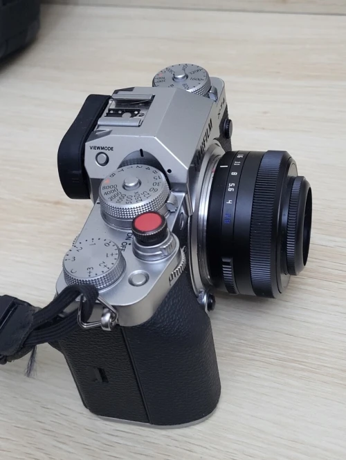 Fujifilm X-T4 sans miroir | 26Mpx | APS-C | 4K/UHD 60 pi/s | + OBLECTIF  TTARTISAN 27mm f/2.8 X AF