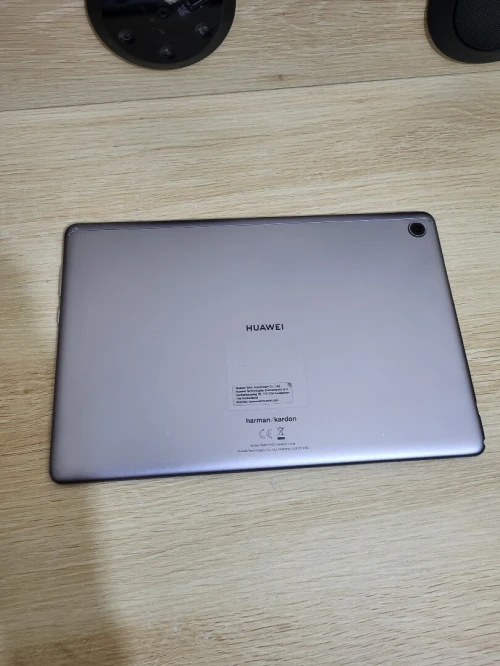 HUAWEI Mediapad M5 Lite Wi-FI Tablette Tactile 10.1" Gris 32GB - 3GB RAM - Bluetooth - Quatre Haut-parleurs