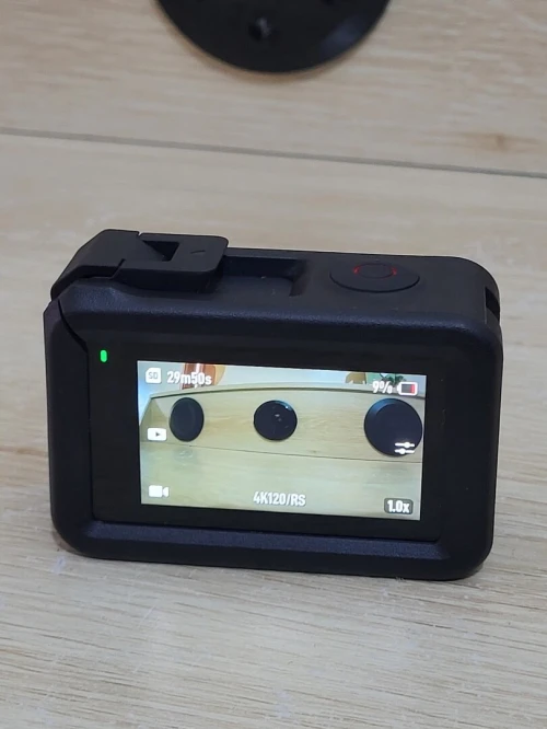 DJI Osmo Action 4 - Caméra d'Action étanche 4K/120 FPS Images saisissantes en Basse lumière 1770mAh