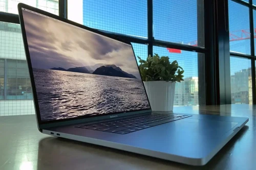 MacBook Pro 16" 2019 | CORE i7 | 16GB RAM | AMD RADEON PRO 5300M 4GB | 512GB SSD |GAMME Workstation
