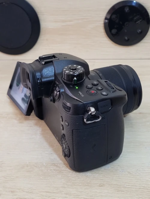 Panasonic Lumix DC-GH5 Appareil photo hybride de 20.3 MP | Vidéo UHD 4K/60p à durée illimitée + OBJECTIF Lumix G Vario 12-60mm f/3.5-5.6 Asph