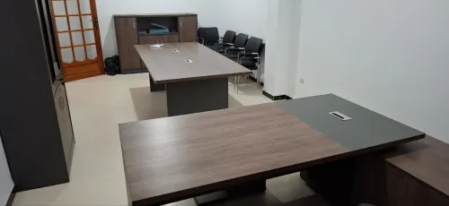 Lot mobilier de bureau et chaises