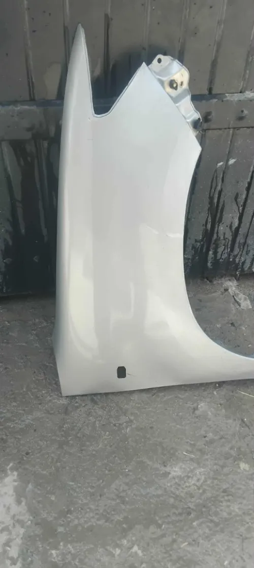 L'aile droite Toyota Hilux 2015