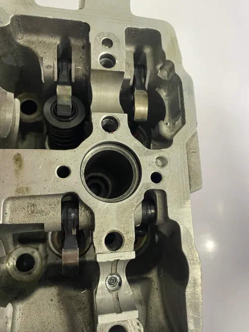 Culasse ktm 350 excf-soupape - doit de culbuteure et arbre à cam