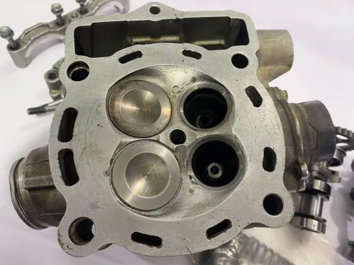 Culasse ktm 350 excf-soupape - doit de culbuteure et arbre à cam