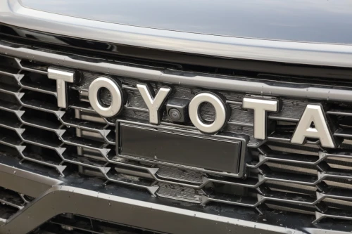 Toyota Revo  2025 