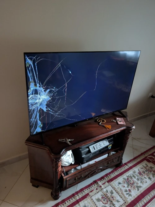 Tv Tcl 50P635 l afficheur cassée