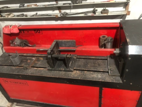Machine fer forgé ( cintreuse , plieuse , embossing machine)