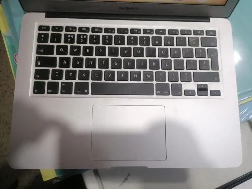 MACBOOK AIR