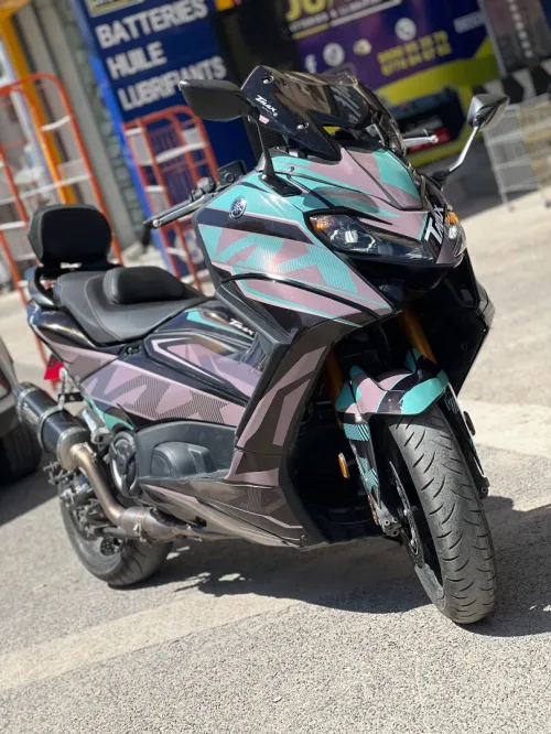 Yamaha Tmax 2023