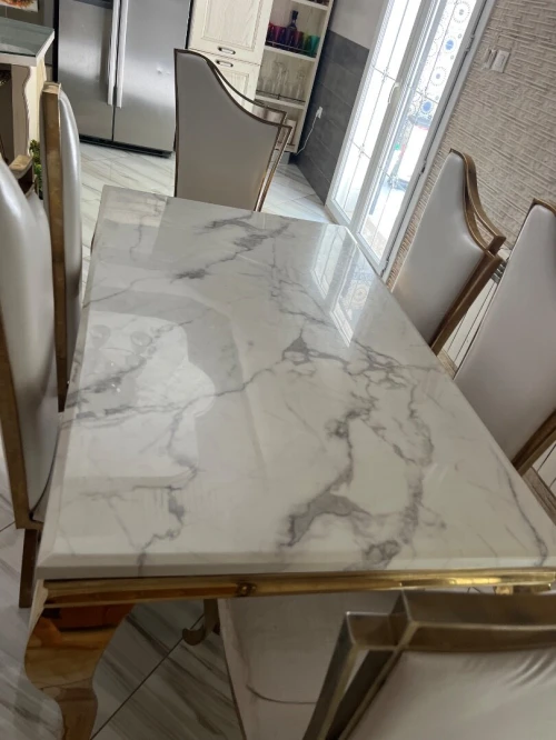 Table à manger pour 6 chaises