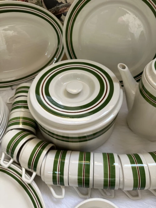 Service de table en porcelaine de limoges
