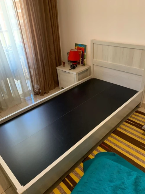 Lit à une place avec matelas