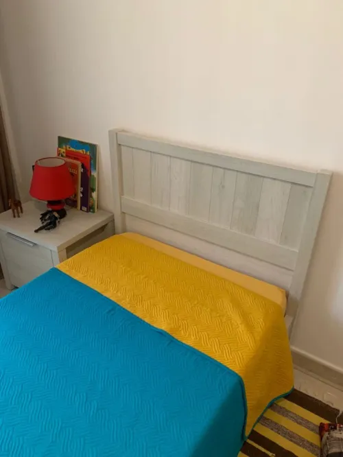 Lit à une place avec matelas