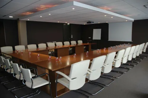 Pose de moquette, revêtement mural en PVC, plafond.