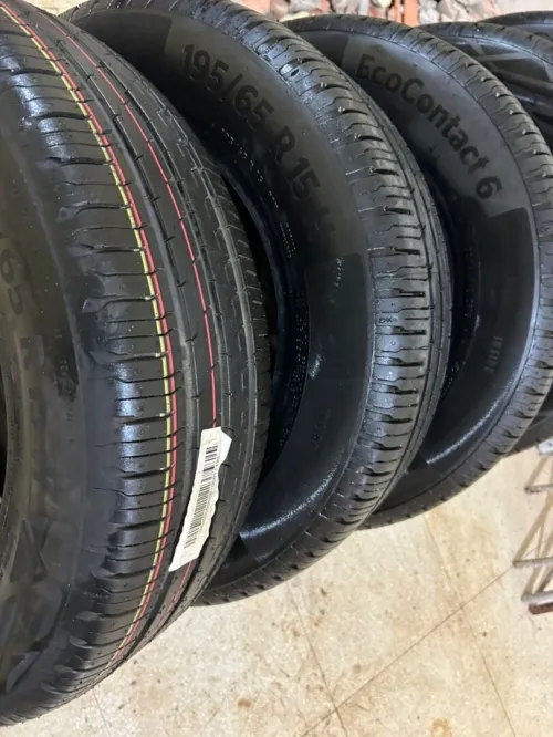pneus neufs CONTINENTAL 195/65 R15 Fiat doblo