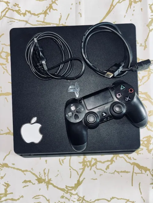 Ps4 slim 500gb avec manette version 13.02 avec cd fifa 23