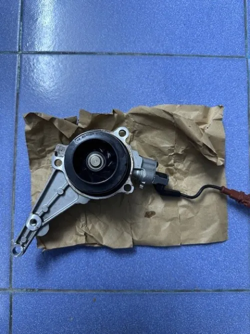 Pompe a eau VW AG Seat Leon / Golf 8