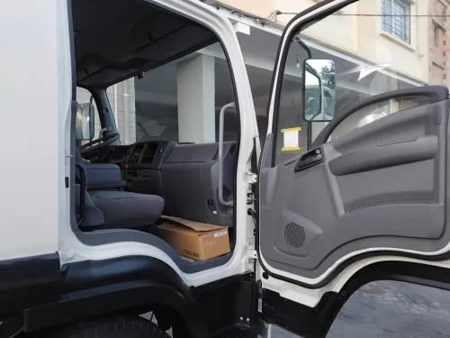 isuzu supr jombo isuzu supr jombo 12 ton 2026
