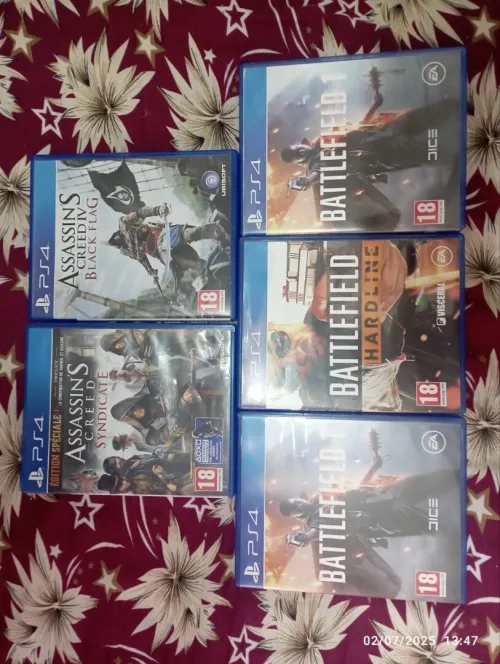 CD PS4 et cinq