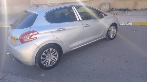 Peugeot 208 2015 Allure