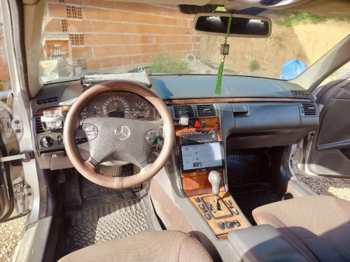 Mercedes Classe E 2001 E270