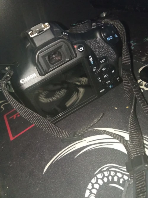 camera canon 1300d