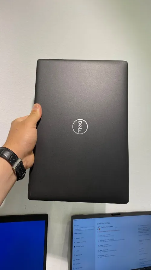 DELL 5400 i7-8TH 8RAM/256SSD
