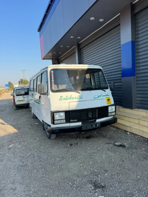 Peugeot J9 2000
