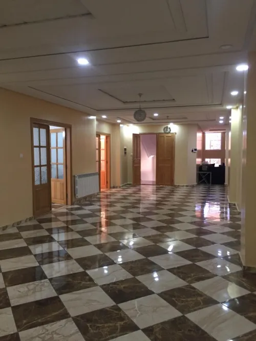 Location Appartement Niveau de villa F8 Oran Oran
