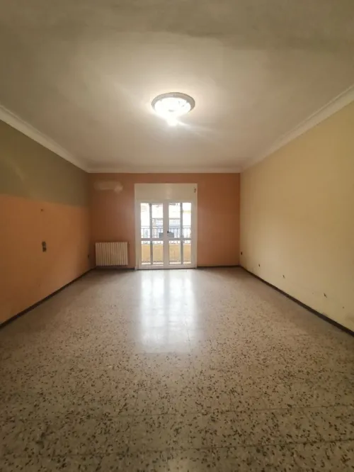 Location Appartement Niveau de villa F8 Oran Oran