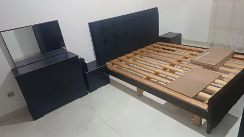 Coiffeuse + 2 tables de nuit + cadre de lit