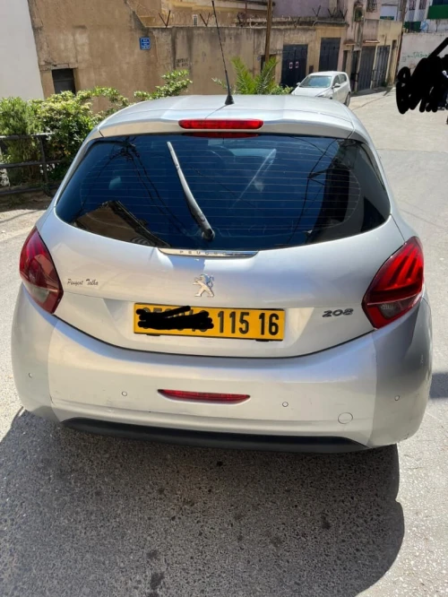 Peugeot 208 2015 Allure Facelift